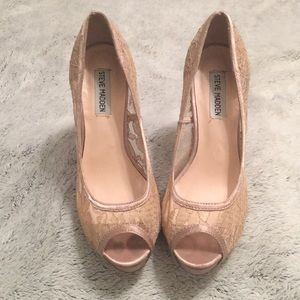 Esstele by Steve Madden